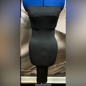 Black sleeveless dress